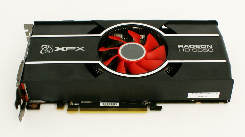 Die XFX Radeon HD 6850 kostet 20 Euro mehr als die gleich schnelle Sapphire Radeon HD 6850.