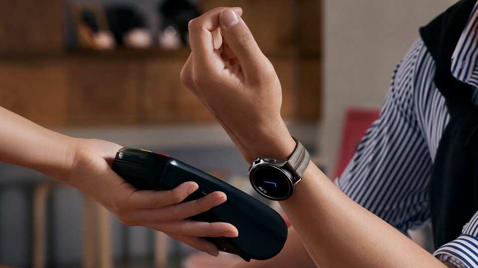 Nie mehr mühsam das Portemonnaie rauskramen: Die Xiaomi Watch 2 Pro erlaubt euch kontaktloses Zahlen und erleichtert damit euren Alltag enorm!