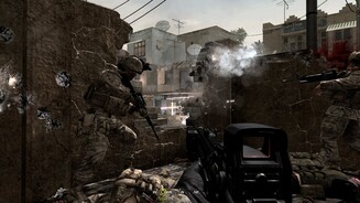 Top: Call of Duty 4: Modern Warfare (Xbox 360, PS3; 93%, GamePro 122007) Als Infinity Ward die »Inszenierung« als Designelement für sich entdeckte, revolutionierten die Entwickler das ganze Shooter-Genre: überall Kracht und Rummst es, Helis stürzen ab, Explosionen ereignen sich an jeder Ecke. Hollywood-Action fürs Wohnzimmer!