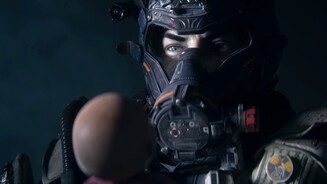 Call of Duty: Black Ops 4Über Zwischensequenzen lernen wir mehr über die Charaktere wie den Tschechen Firebreak, der seine schwere Kindheit in einem Flammenmeer hinter sich ließ.