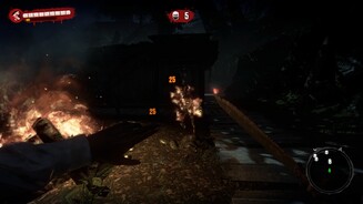 Dead Island: Bloodbath ArenaIn Arena D dürfen wir die Hirnfresser in Brand setzen. Bei mehreren dutzend Zombies, die uns gleichzeitig attakieren, bringen die paar Punkte Feuerschaden aber leider nicht mehr all zu viel.