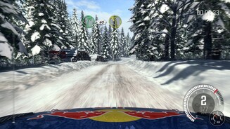 Dirt RallyDie Piste kaum breiter als unser Auto, Bäume überall und eine dicke Schneeschicht auf der Straße. Hier ist volle Konzentration gefragt.