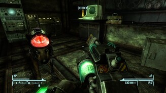 Fallout: New Vegas - Old World BluesAuf den Hund gekommen: Die K9000-Cyberhund-Pistole wittert Feinde, die Robo-Hündin Roxxy unterstützt uns kurzzeitig im X8-Komplex.