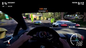 Forza Horizon 3Die Cockpitperspektive spielt sich mit am intensivsten, insbesondere, wenn links und rechts die gewaltigen Baumstämme des Regenwalds vorbeiflitzen.