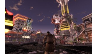 Fallout: New VegasDer New Vegas Strip ist das Hauptziel Ihrer Reise. Die Glitzerstadt ist leider etwas unbelebt, aber dafür stecken die Casinos voller Quests.