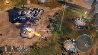 Halo Wars 2Basen können wir nur an festen Punkten errichten, was oft heißt, erst dem Feind seine abzuknöpfen.