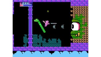 Kid Icarus (NES)Mit den drei Relikten ausgerüstet hebt der Held im letzten Level ab. Am Ende wartet dann die grüne Fratze der Medusa auf ihn.
