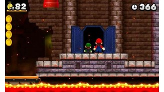 New Super Mario Bros. 2Grün und Rot gehören zusammen: Mario und Luigi betreten gemeinsam die Tür zum nächsten Boss-Gegner.