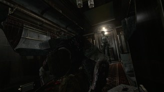 Resident Evil Zero RemasteredUngewöhnliche Kameraperspektiven und Zombie-Fressorgien dürfen bei Resident Evil natürlich nicht fehlen.