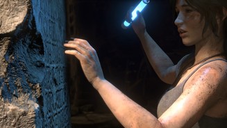 Rise of the Tomb RaiderGlaubwürdig: Kämpfe und Klettereien hinterlassen deutliche Spuren bei Lara.