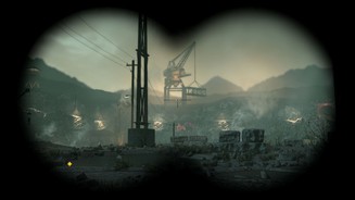 Sniper Elite V2Damit wir nicht von feindlichen Patrouillen überrascht werden, suchen wir mit dem Fernglas die Umgebung nach ihnen ab.