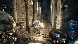 Space Hulk: DeathwingNicht jeder Korridor ist so breit wie dieser. In engen Gängen verdecken Mitstreiter die Sicht und Schusslinie.