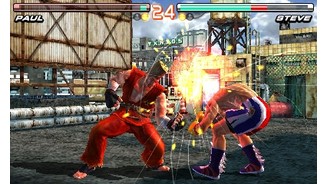 Tekken 3D Prime EditionTreffer inszeniert das Spiel serientypisch mit bunten Effekten.