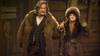 The Hateful 8Aufs Verderben aneinander gekettet: „Der Henker“ John Ruth (Kurt Russell) und „Die Gefangene“ Daisy Domergue (Jennifer Jason Leigh).