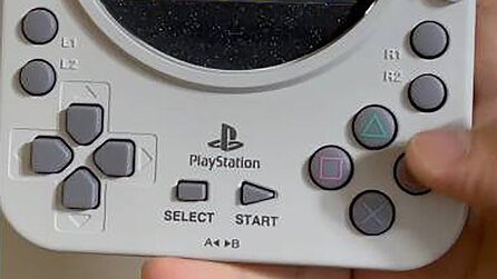 Teaserbild für PlayStation-Bastler baut PS1-Handheld in einen Controller, von dem wir nicht mal wussten, dass es ihn gibt