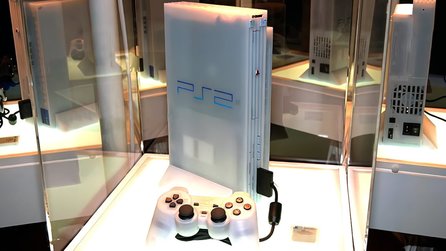Die PS2 mit transparent weißem Gehäuse ist ein Konsolentraum und eines der seltensten Modelle überhaupt