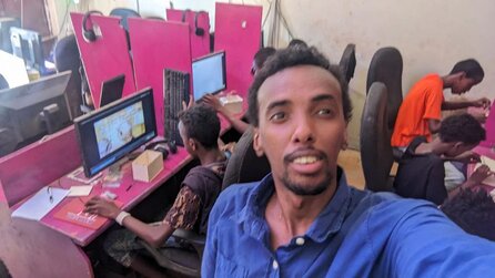 Teaserbild für Spieler erfüllt sich Traum vom eigenen Gaming-Café im Jemen, wird von Reddit gefeiert und bekommt Geldspenden und Racing-Lenkrad geschenkt
