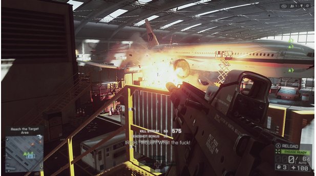 Battlefield 4 (PS4)Dank der Frostbite 3-Engine geht in den Levels einiges kaputt und immer mal wieder erhellen fette Explosionen wie hier das Bild.