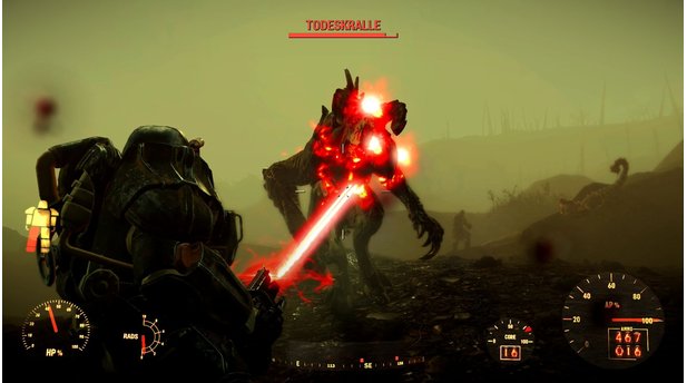 Fallout 4 (PS4)Mit Powerrüstung und Gatling-Laser bekämpfen wir eine Todeskralle. Die optionale Third-Person-Perspektive ist allerdings wieder dezent umständlich, in der Ego-Ansicht spielt sich Fallout 4 flüssiger.