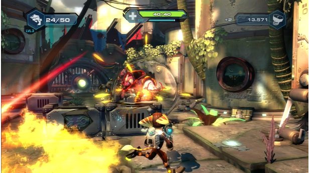 Ratchet + Clank: NexusFeuer, Flammen, Laserstrahlen! Trotz der ganzen Action verlieren wir nie den Überblick im Kampf.