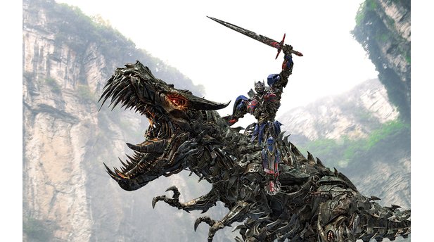Transformers: Ära des UntergangsDie Dinobots kommen zu spät im Film und bringen nicht viel mehr als NOCH mehr Zerstörung.