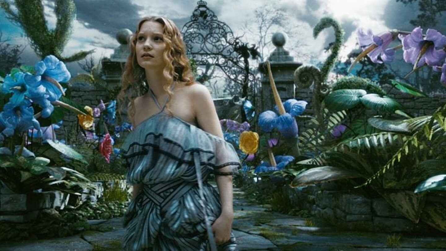 Platz 31: Alice im Wunderland (2010)
1,025 Milliarden US-Dollar Einspielergebnis weltweit
Für Disney adaptiert Tim Burton das bekannte Märchen von Lewis Carroll über die inzwischen erwachsenen Alice (Mia Wasikowska), die durch Zufall in eine zauberhafte Welt gelangt und deren seltsamen Bewohnern vor der launischen Herrscherin befreit.