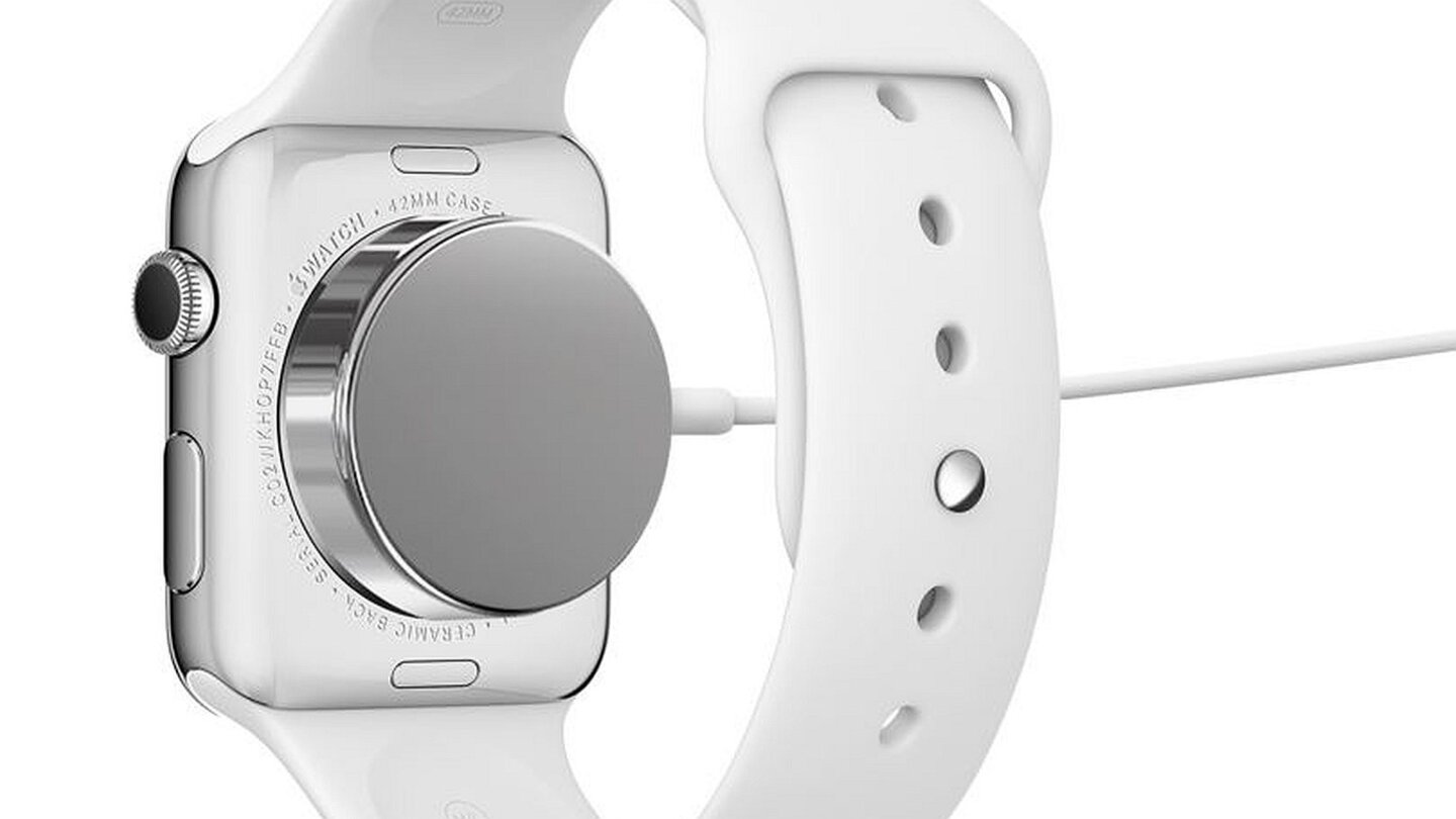 Geladen wird die Apple Watch induktiv und per Magnetclip wie beim MacBook.