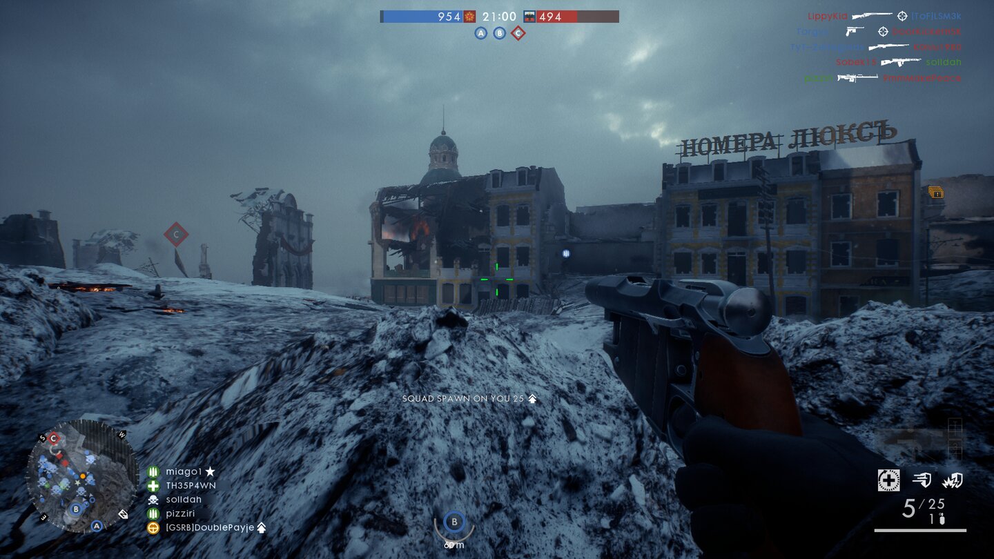 Battlefield 1: In the Name of the TsarDie Stadtkarte Zarizyn bietet Häuserkämpfe in Ruinen. Im Bild: Die neue Pistole Obrez, eine abgesägtes Repetiergewehr.