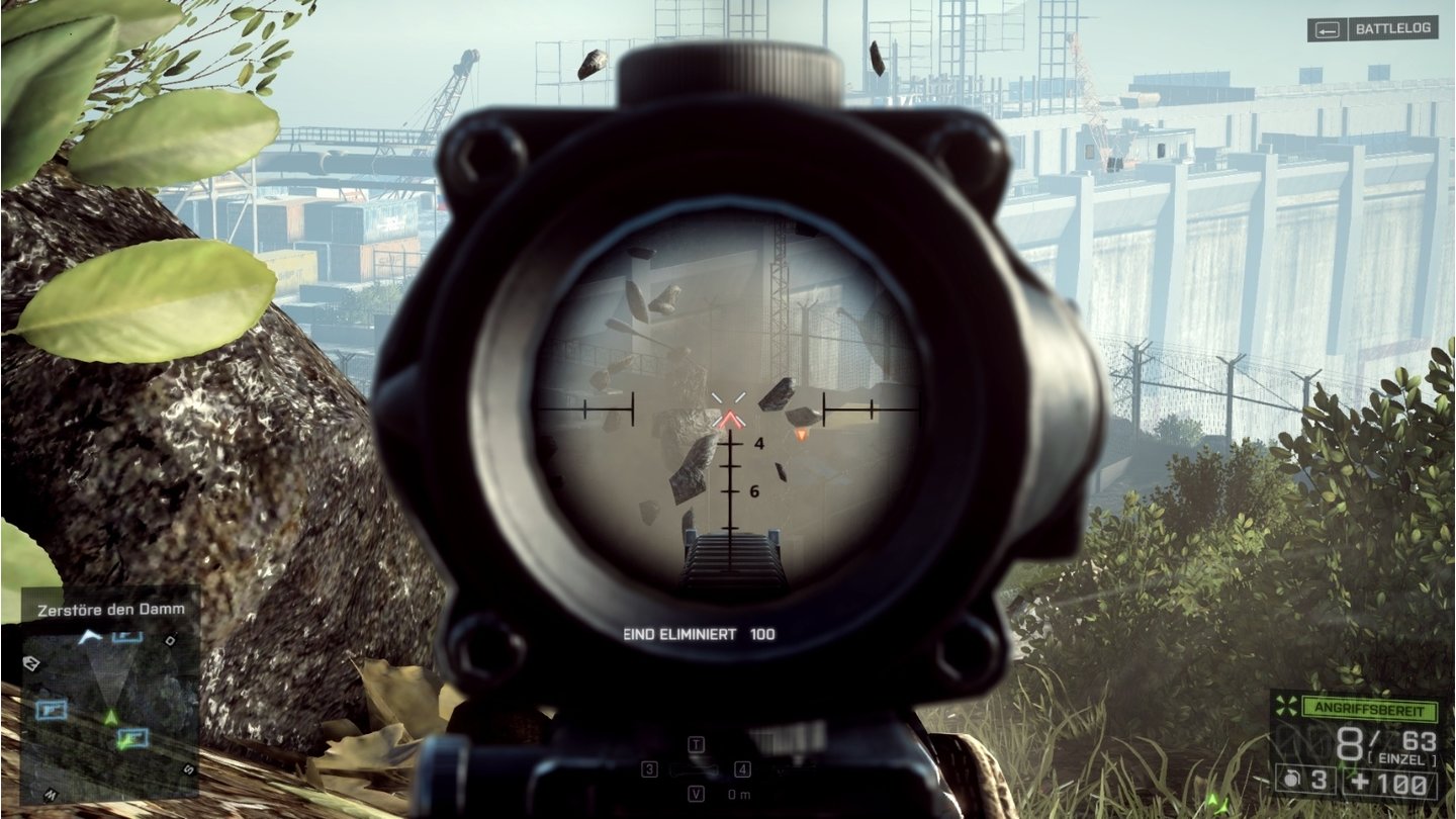 Battlefield 4Wenn man auf uns schießt, behindert oft aufspritzendes Erdreich unsere Sicht.