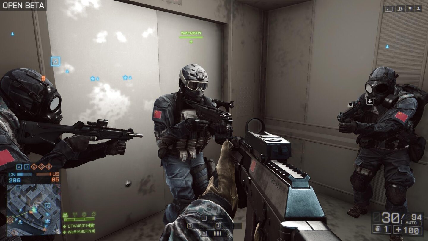 Battlefield 4 - Multiplayer-BetaRiskant: Mit dem Aufzug kommt man zwar schnell auf's Dach, das laute Klingeln beim Öffnen der Türen alarmiert aber eventuell wartende Feinde.