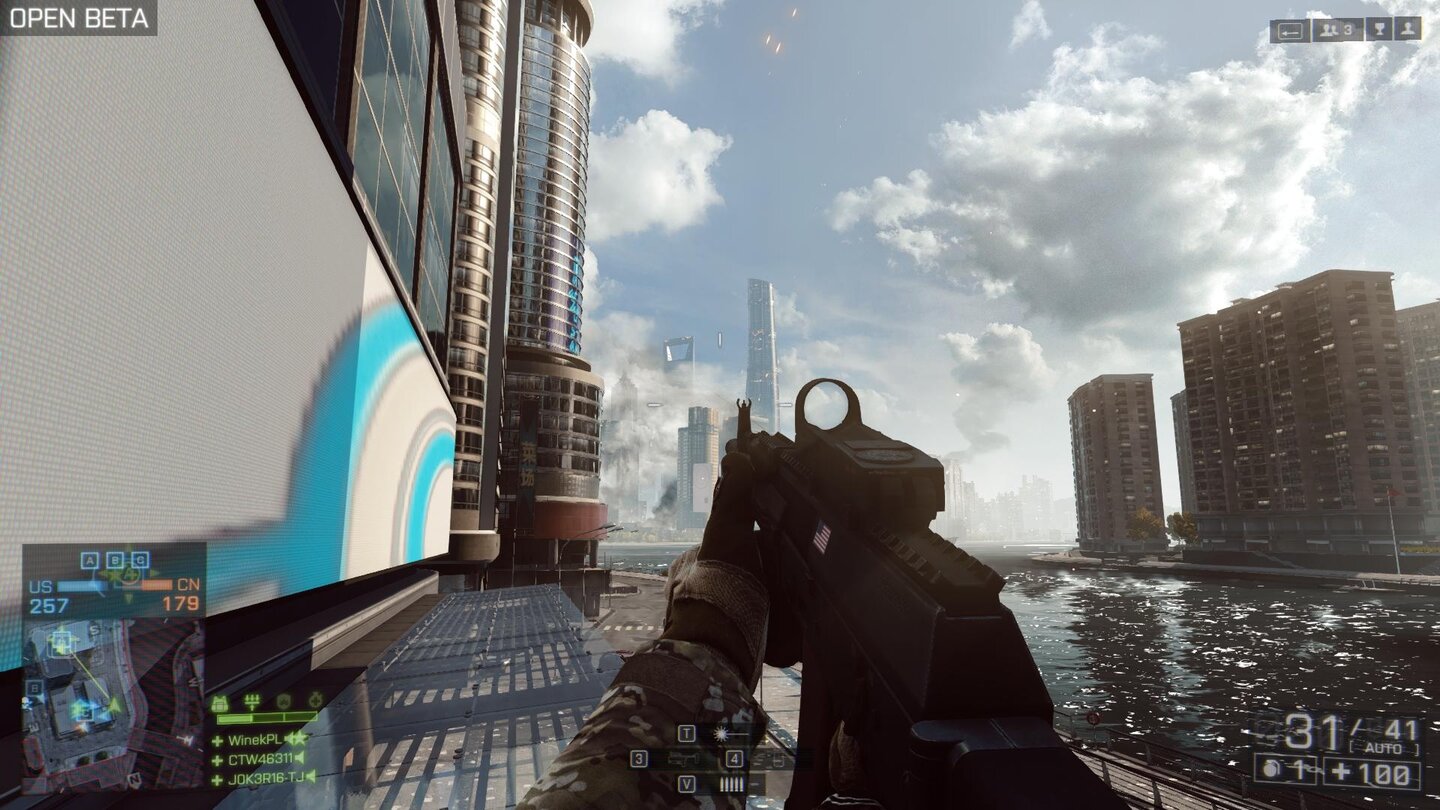Battlefield 4 - Multiplayer-BetaIm Verlauf der Schlacht ändert sich die Farbstimmung vom sonnig blauen Himmel zu einer grauen Nebelwand.