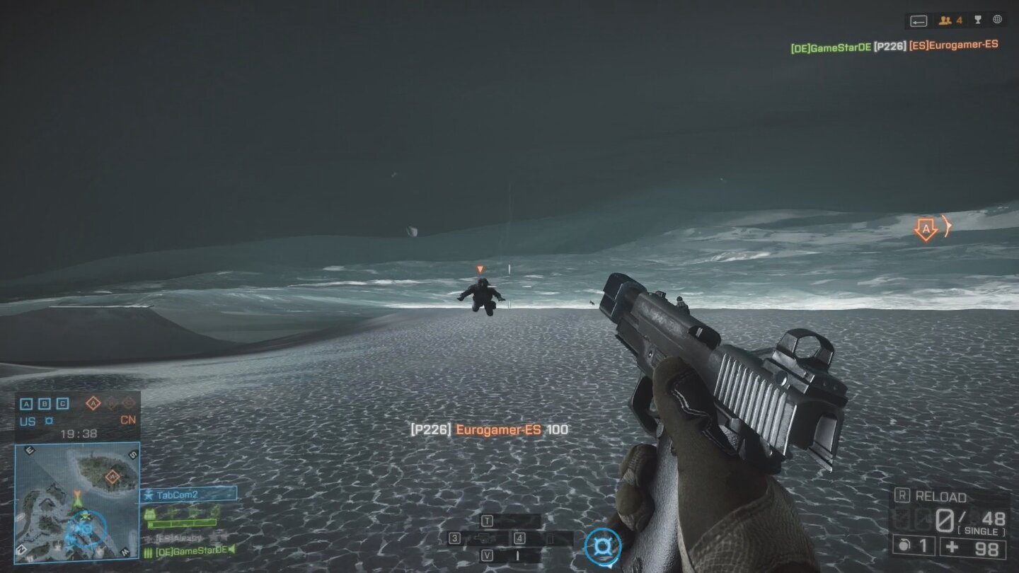 Battlefield 4 - MultiplayerNeu und gerade auf den »Wasserkarten« ziemlich nützlich: der Unterwasser-Gebrauch der Pistole.