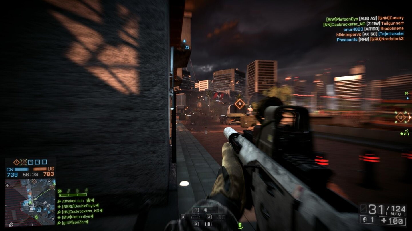 Battlefield 4Wenn wir uns hinter die Deckung links retten, überleben wir auch das Feuergefecht - Abschüsse hinter der Deckung sind extrem selten geworden.