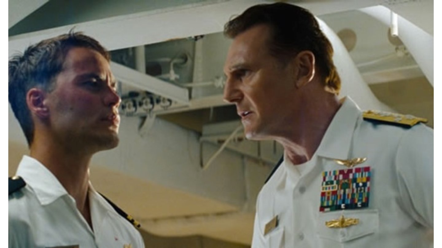 BattleshipHopper und sein Admiral sind sich nicht ganz grün. Liam Neeson kommt diese Woche gleich mit zwei Filmen ins Kino. Neben »Battleship« ist er außerdem in »The Grey - Unter Wölfen« zu sehen.