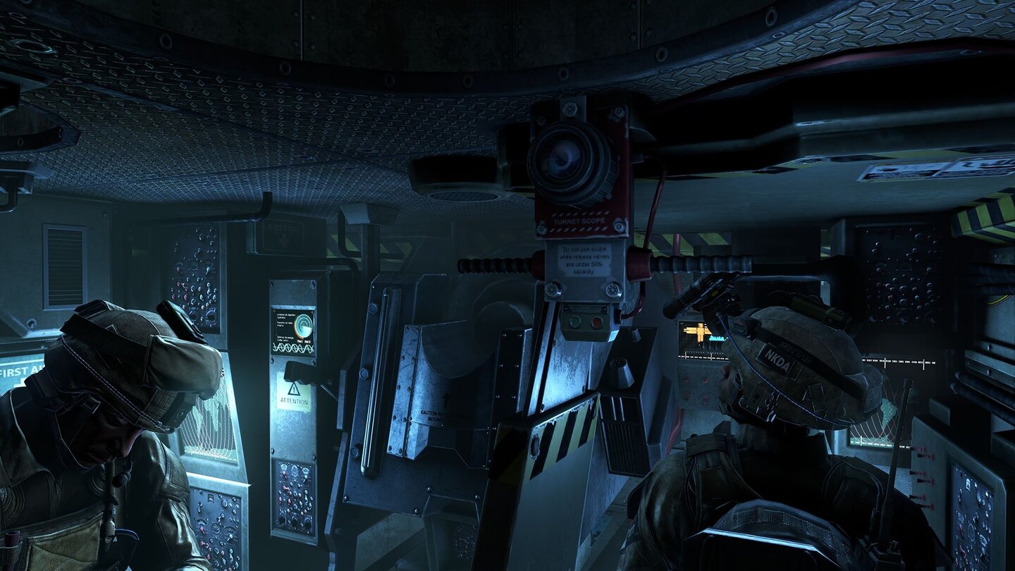 Call of Duty: Ghosts - PC-ScreenshotsEin Blick ins Innere dieses Panzers und wir denken sofort an die Solo-Kampagne von Battlefield 3.