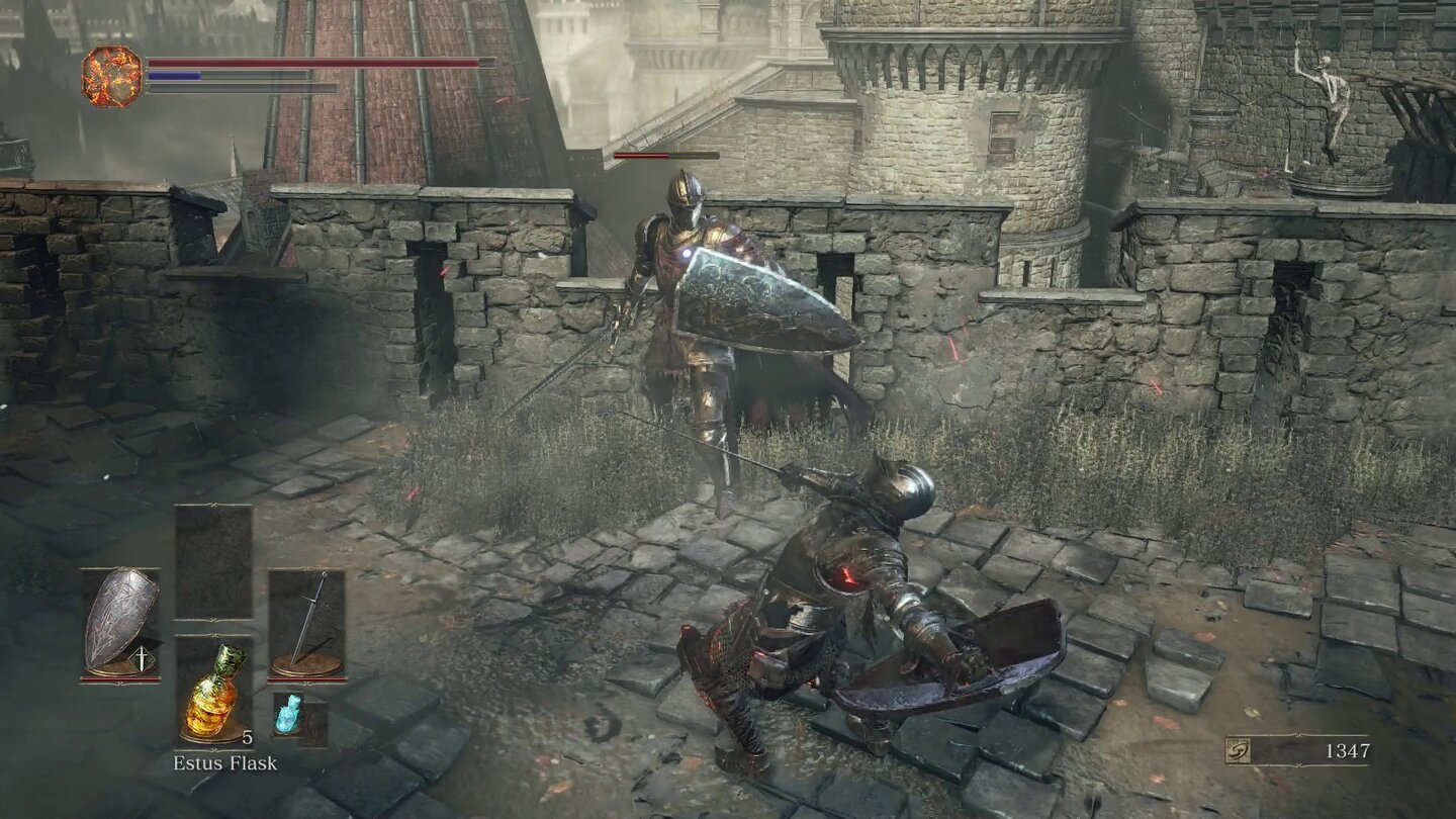 Dark Souls 3Dem Ritter dürfen wir nicht zu nahe kommen: sein Schildschlag wirft uns komplett aus der Balance.