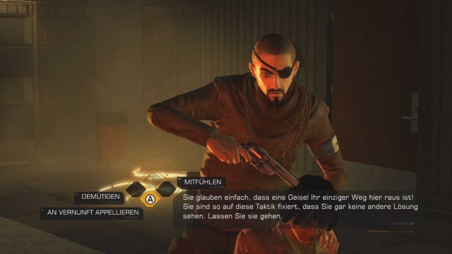 Deus Ex: Human Revolution - Director's Cut (Wii U)Manchmal müssen wir unsere Feinde auch verbal schlagen. In diesem Fall hält der Gegner eine Geisel, die bei falschen Worten ihr Leben aushauchen kann.