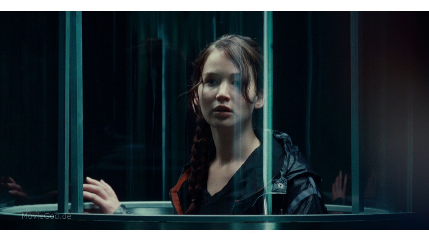 Die Tribute von Panem Der Moment der Wahrheit: Katniss in der Röhre, die sie in die Arena der Hunger Games befördern wird.
