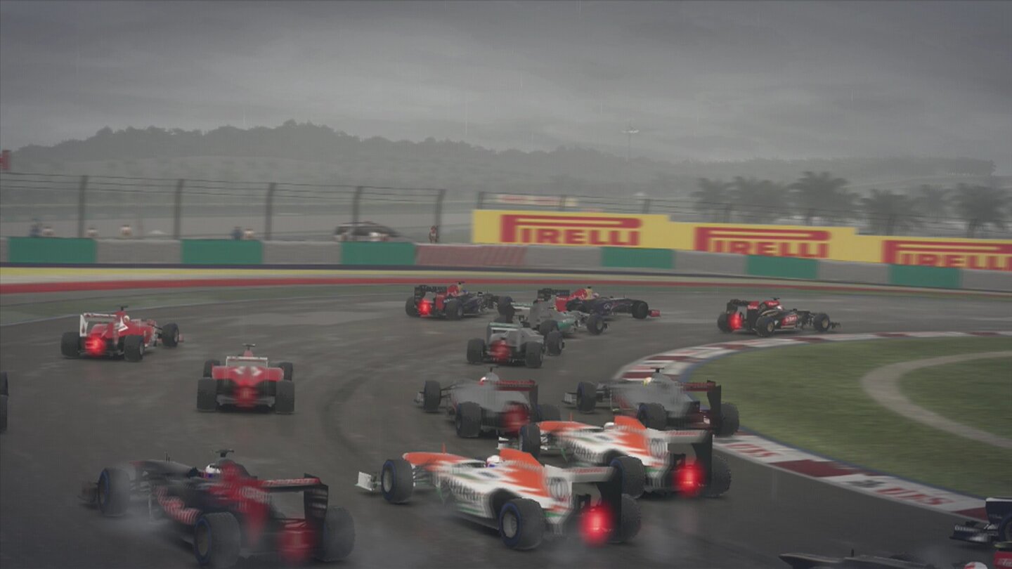 F1 2013 - Screenshots der Konsolen-VersionIn F1 2013 ist es vergleichsweise einfach, einen ganzen Haufen Plätze innerhalb einer Kurve gut zu machen. Nicht gerade realistisch.