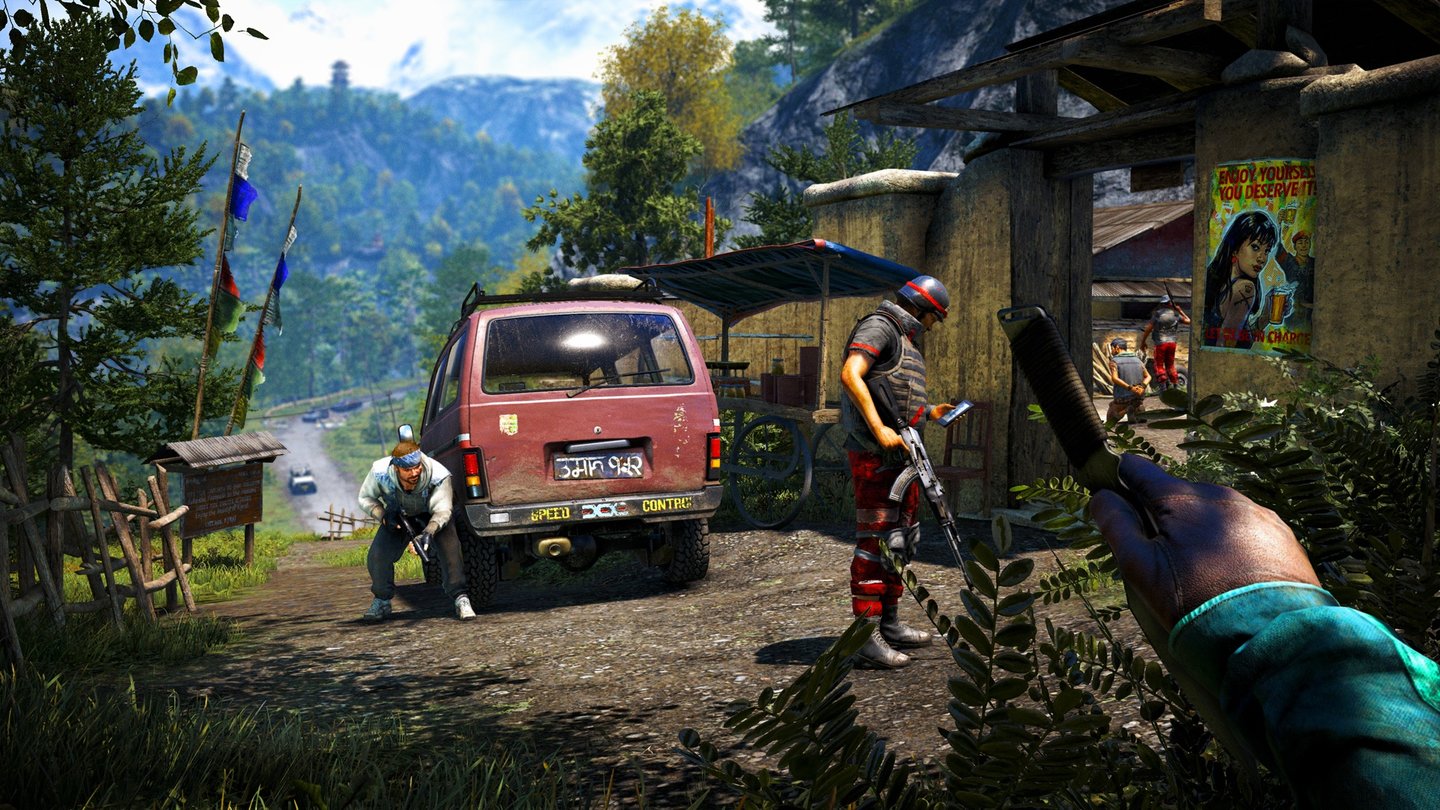 Far Cry 4
Manchmal sind wir mit Story-Charakteren wie Hurk im Bild unterwegs. Wir entscheiden wieder, ob wir Außenposten per Stealthangriff erobern, oder wild feuernd ins Getümmel springen.