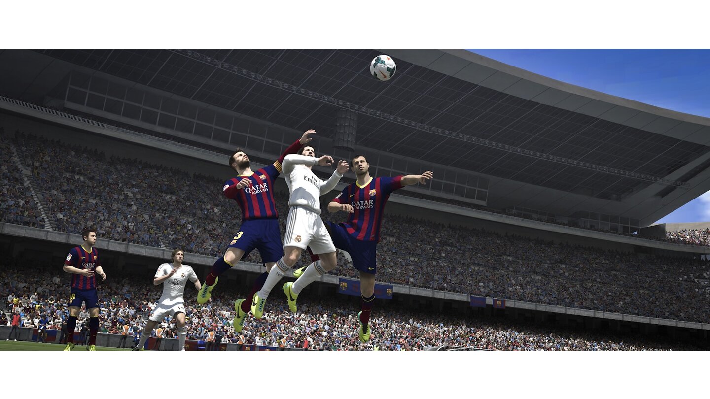 FIFA 14 (PlayStation 4 / Xbox One)Auf PS4 und Xbox One setzen mehr als zwei Spieler zum Kopfball an.