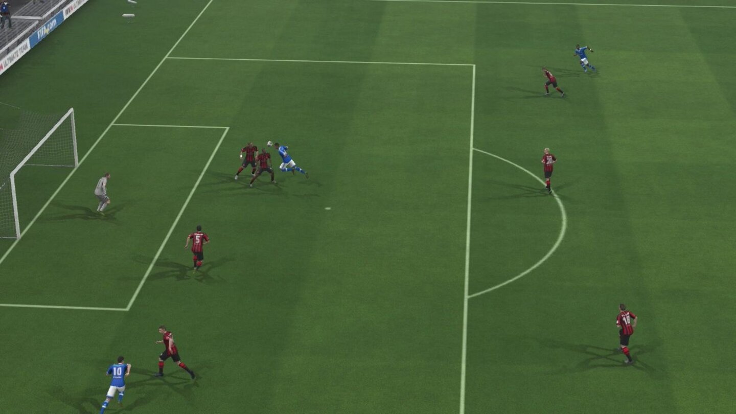 FIFA 14 - Screenshots aus der Version für PS3 und Xbox 360Schalkes Boateng springt Richtung Ball und netzt ein.