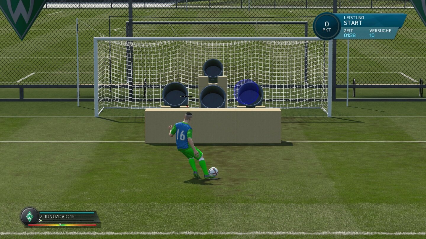 FIFA 16Im Karriere-Modus lassen sich einzelne Profis durch Trainingsspielchen verbessern. Hier übt Werders Zlatko Junuzovic den gelupften Elfmeter – eine risikoreiche Variante.