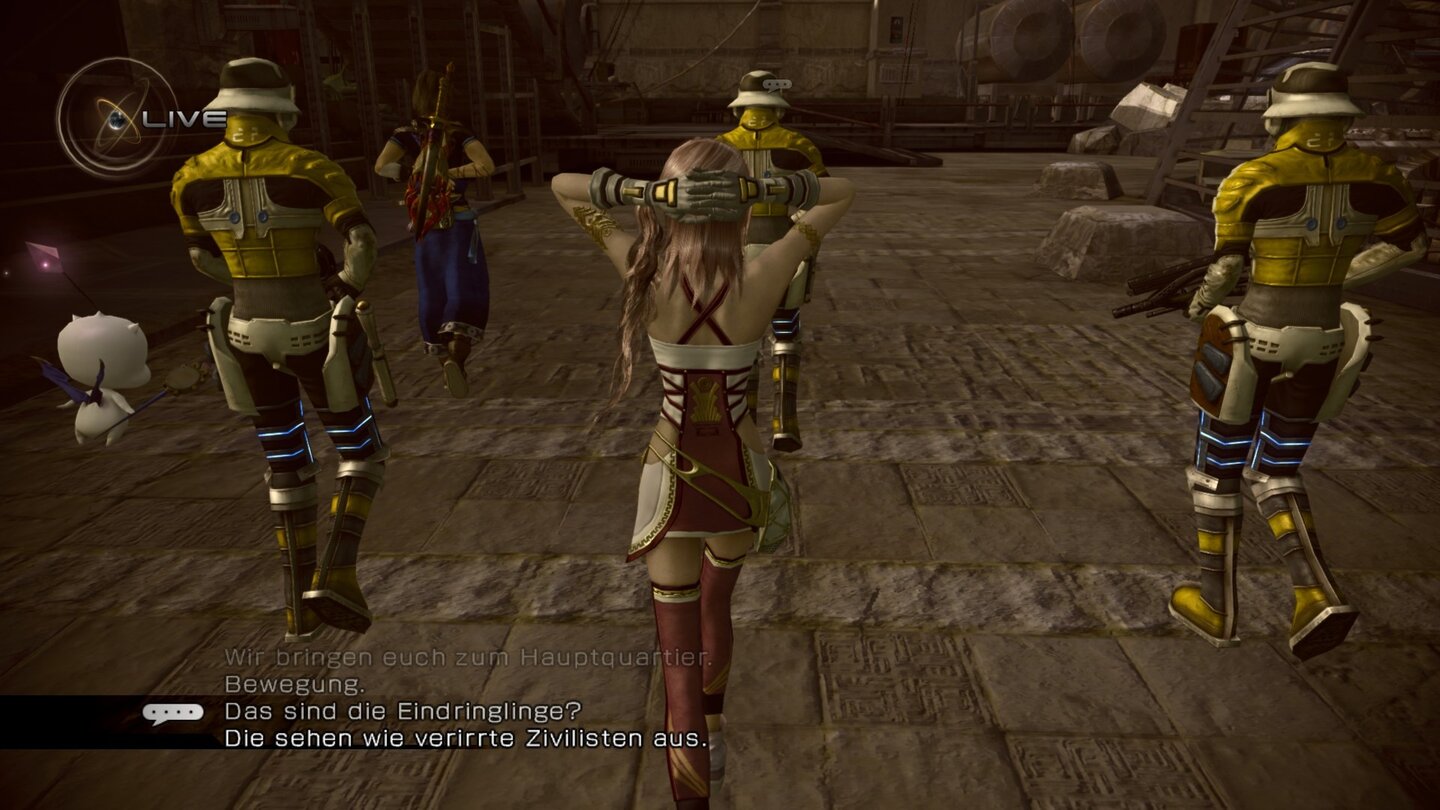 Final Fantasy 13-2 - Screenshots aus der PC-VersionNicht nur die Monster sind eine Bedrohung für die Gruppe, wie die Inhaftierung durch Soldaten zeigt.