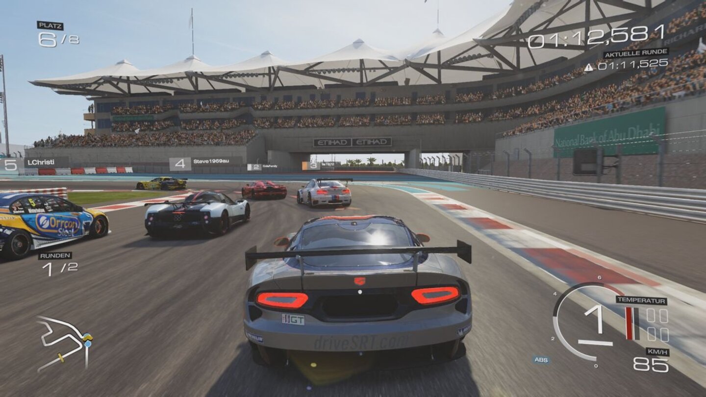 Forza Motorsport 5Das genaue Timing beim Bremsen kann entscheidend sein. Dank der Impulstrigger des One-Controllers fühlt man jeden Abstoppvorgang sehr genau.