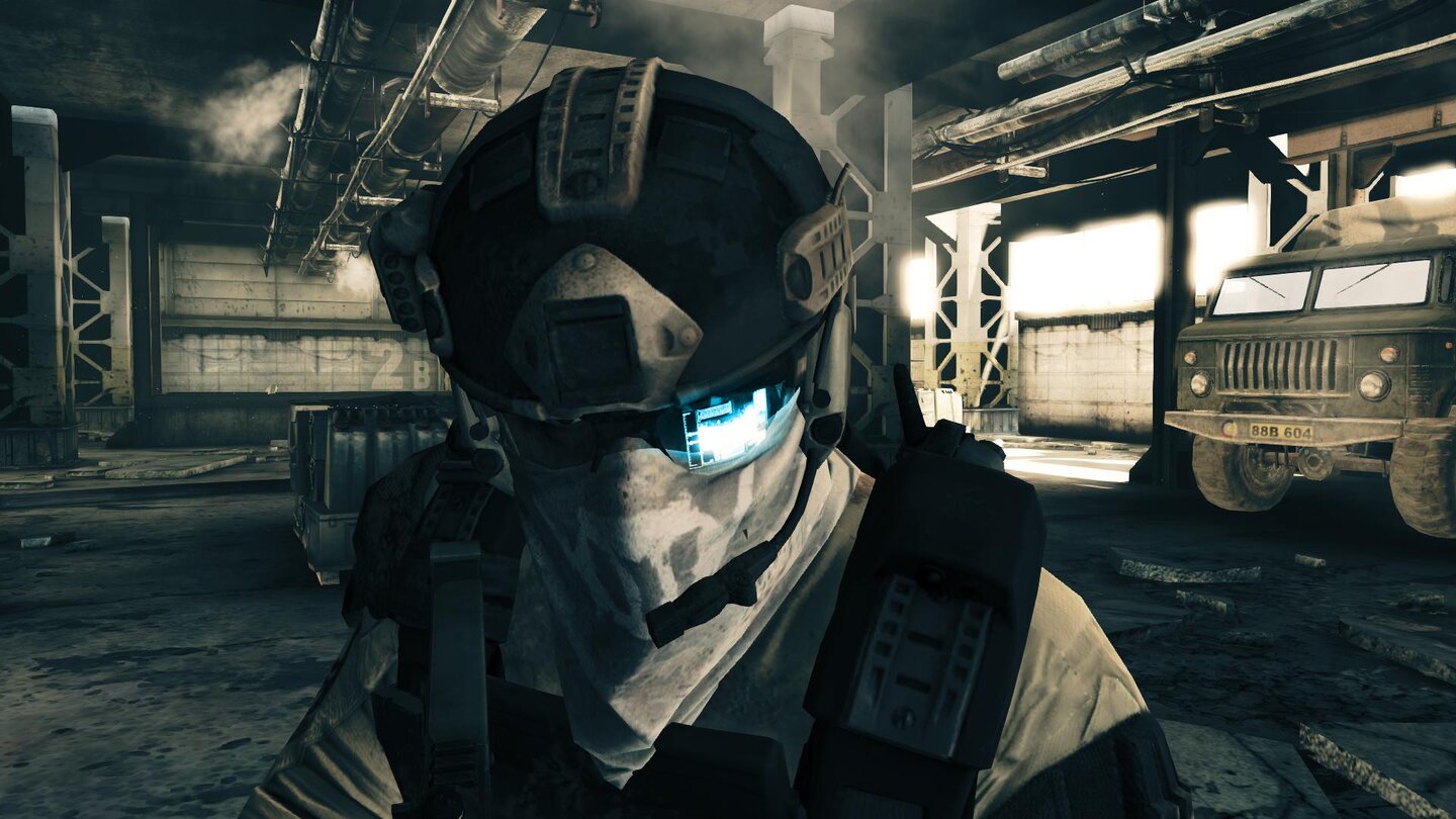 Ghost Recon: Future SoldierEin Ghost von vorne. Über das Head-Up-Display wird der Soldat mit Infos versorgt.