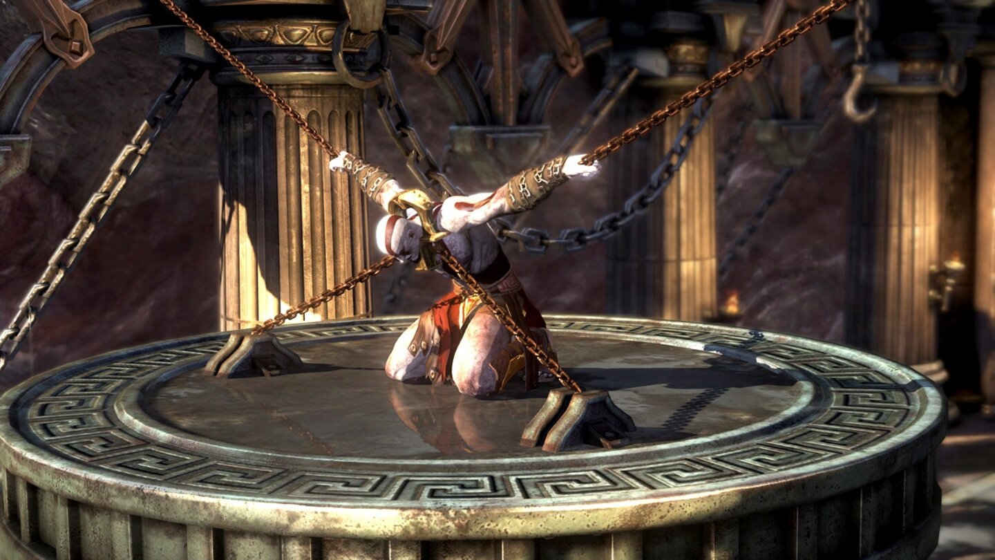 God of War: AscensionIn der ersten Spielszene liegt Kratos in Ketten, eine der drei Furienschwestern hat ihn scheinbar in diese missliche Lage gebracht.