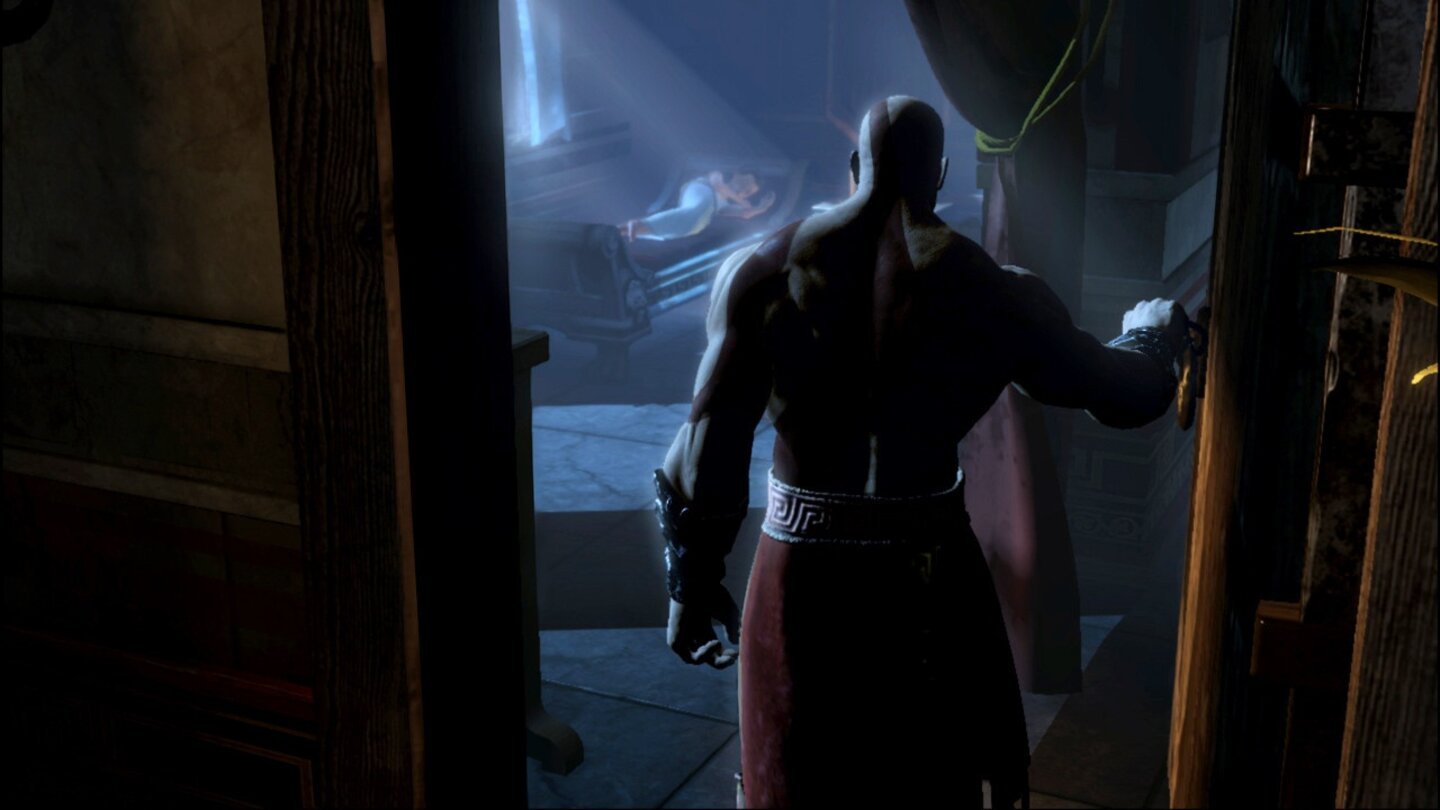 God of War: AscensionAscension erzählt die Vorgeschichte der Kampfmaschine Kratos. Die Handlung, die Kratos als Familienvater zeigt, wird im Stil von Slumdog Millionär in interaktiven Rückblenden erzählt.
