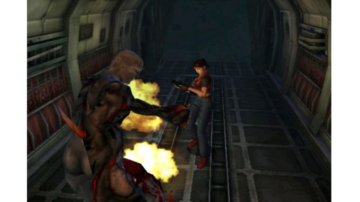 Resident Evil: Code VeronicaDer Bosskampf gegen den Tyrant ist ein ungleiches Duell – und gehört gerade deshalb zu den Höhepunkten. Mit dem Granatwerfer heizen wir dem Biest ein.