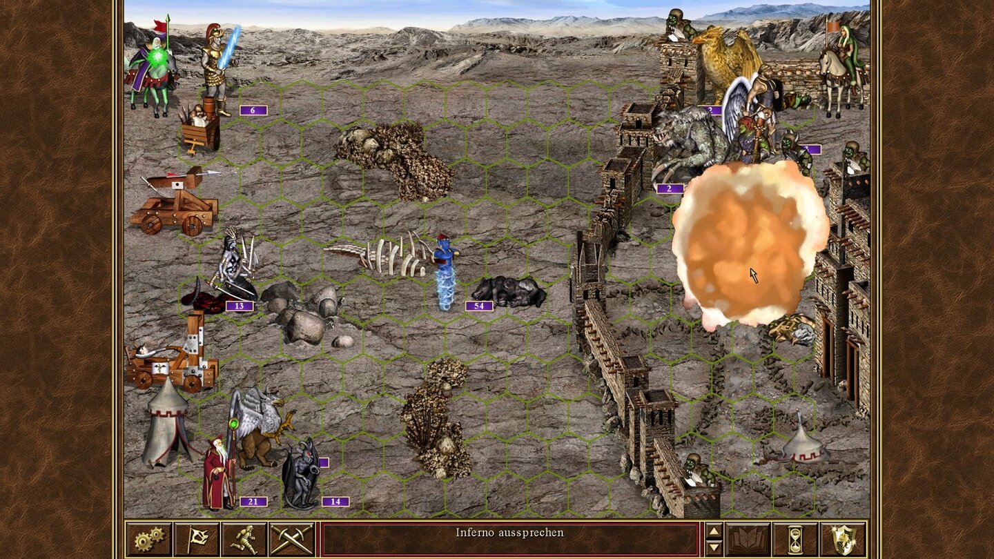 Heroes of Might & Magic 3 HDSuchtfaktor 2: Kämpfe. Vor allem die Schlachten um befestigte Städte sind hochspannend. Hier pappt die HD-Version seitlich Streifen an, um das 16:9-Format zu halten.